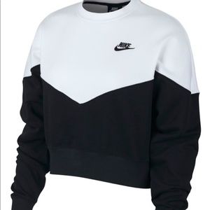 Nike Sportswear Heritage Fleece Sweatshirt